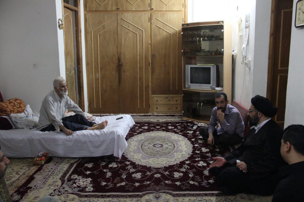 عیادت آیت الله سیدمجتبی نورمفیدی از جانباز پاسدار سبز علی ساور علیا