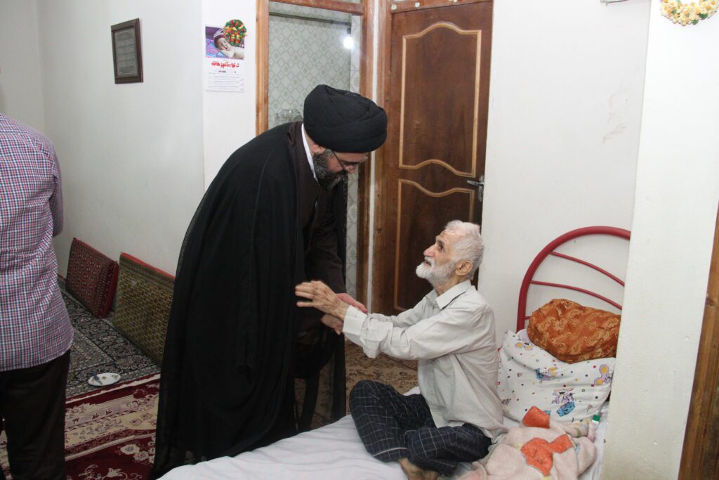 عیادت آیت الله سیدمجتبی نورمفیدی از جانباز پاسدار سبز علی ساور علیا