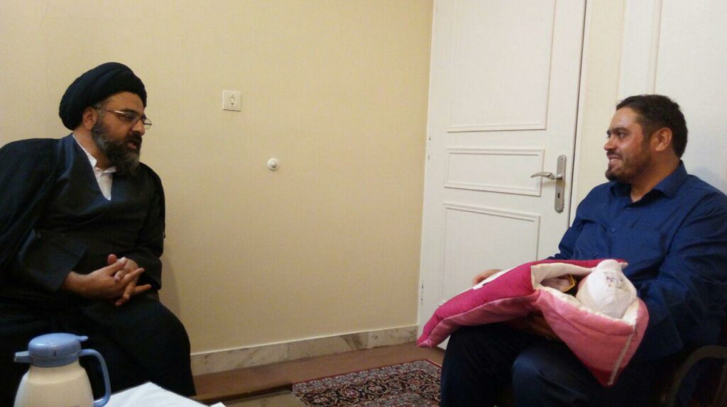 گفتن اذان و اقامه در گوش نوزاد