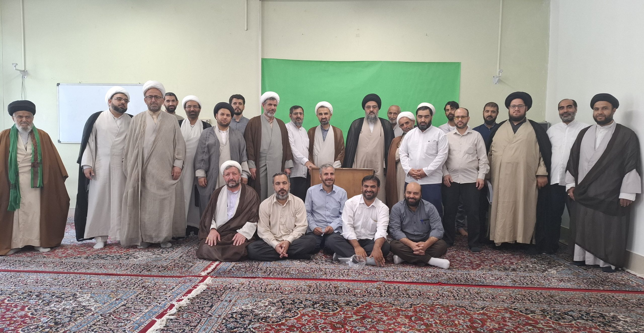 تجلیل از آیت الله سید مجتبی نورمفیدی به مناسبت روز معلم توسط شاگردان - سال 1404