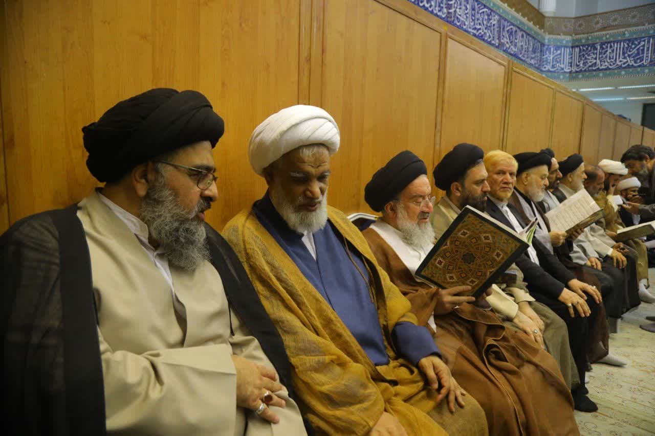 حضور آیت الله سیدمجتبی نورمفیدی در مراسم چهلمین شب درگذشت حجت الاسلام والمسلمین حسین نمازی - سال 1404