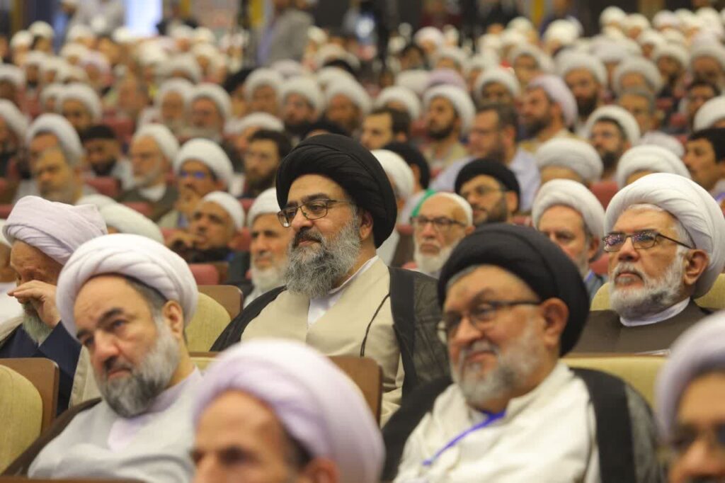 حضور آیت الله سیدمجتبی نورمفیدی در همایش صدمین سال باز تاسیس حوزه علمیه قم