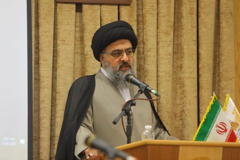 حضور آیت الله سید مجتبی نورمفیدی در مراسم رونمایی از درگاه جامع فقه معاصر - سال 1404