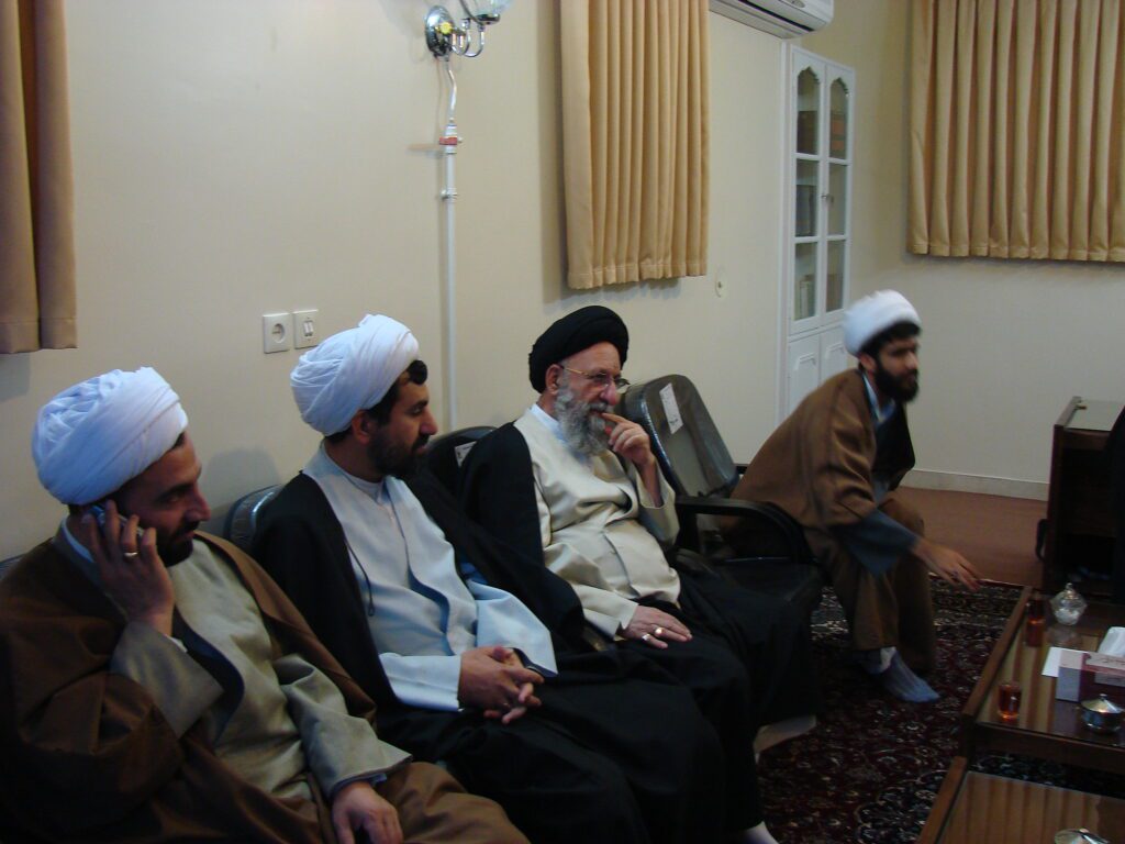 برگزاری جشن میلاد پیامبر اکرم(ص) و امام صادق (ع) و بازدید حضرت آیت الله نورمفیدی از دفتر قم - سال 1389