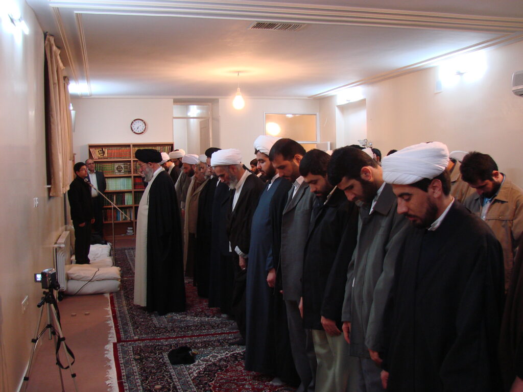 برگزاری جشن میلاد پیامبر اکرم(ص) و امام صادق (ع) و بازدید حضرت آیت الله نورمفیدی از دفتر قم - سال 1389