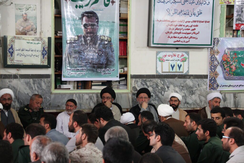 حضور آیت الله سید مجتبی نورمفیدی در مجلس ختم شهید مدافع حرم قاسم غریب