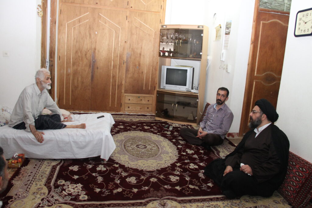 عیادت آیت الله سیدمجتبی نورمفیدی از جانباز پاسدار سبز علی ساور علیا