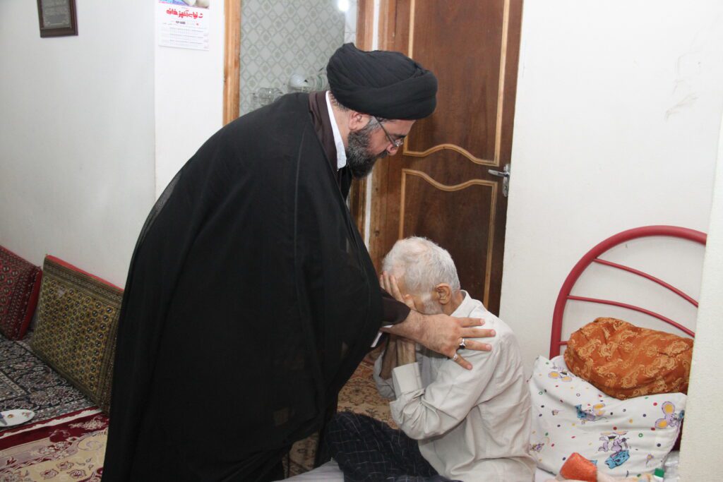 عیادت آیت الله سیدمجتبی نورمفیدی از جانباز پاسدار سبز علی ساور علیا