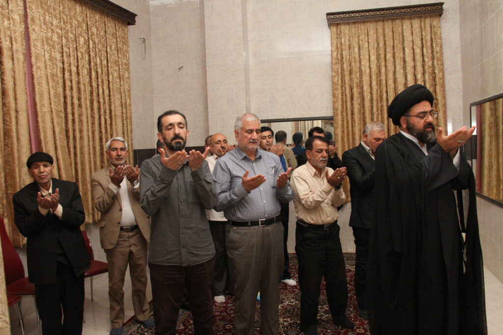 سخنرانی آیت الله سید مجتبی نورمفیدی در همایش خیرین استان همراه با افطار در سالن پذیرایی دانشگاه پردیس