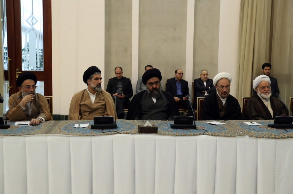 دیدار صمیمی با جمعی از علماء و شخصیت های حوزوی