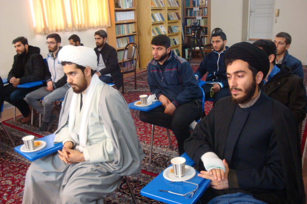 نشست طلاب جدید الورود استان گلستان به حوزه علمیه قم