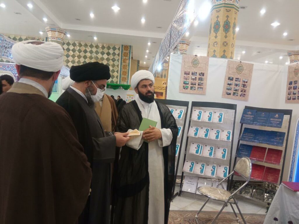 بازدید آیت الله سید مجتبی نورمفیدی از نمایشگاه دستاوردهای علمی موسسات و مراکز تخصصی حوزوی کشور – سال ۱۴۰۰