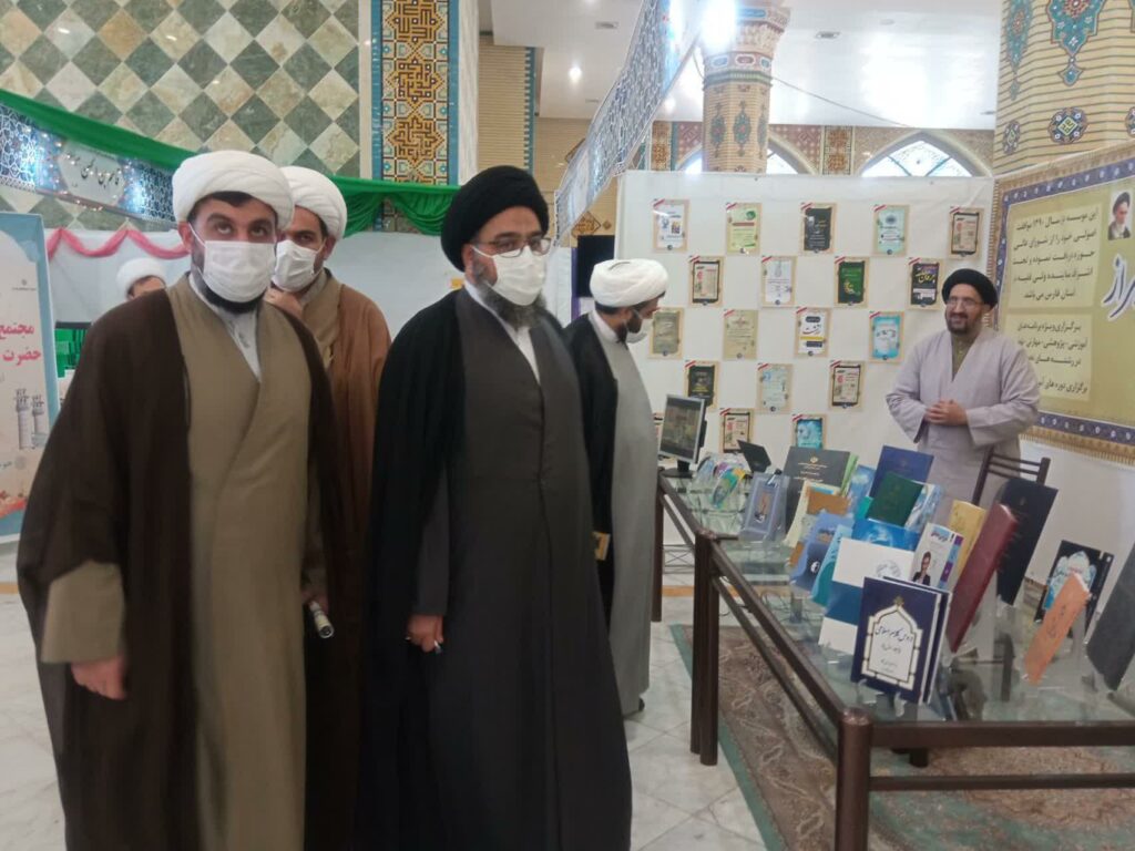 بازدید آیت الله سید مجتبی نورمفیدی از نمایشگاه دستاوردهای علمی موسسات و مراکز تخصصی حوزوی کشور – سال ۱۴۰۰
