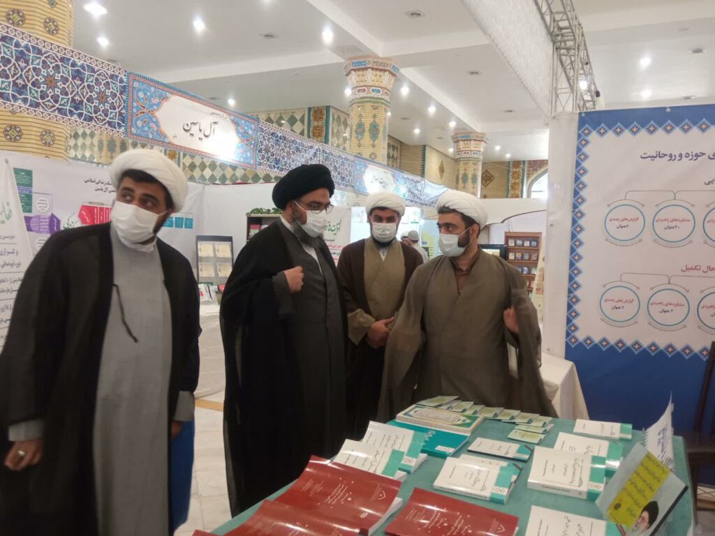 بازدید آیت الله سید مجتبی نورمفیدی از نمایشگاه دستاوردهای علمی موسسات و مراکز تخصصی حوزوی کشور – سال ۱۴۰۰