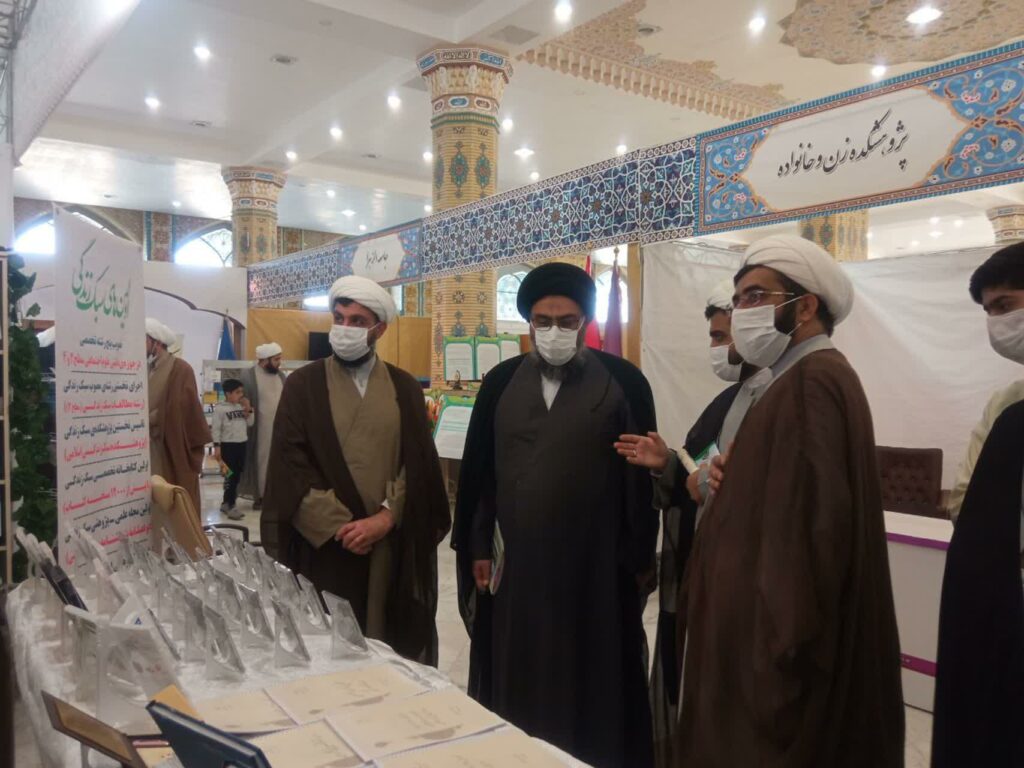 بازدید آیت الله سید مجتبی نورمفیدی از نمایشگاه دستاوردهای علمی موسسات و مراکز تخصصی حوزوی کشور – سال ۱۴۰۰