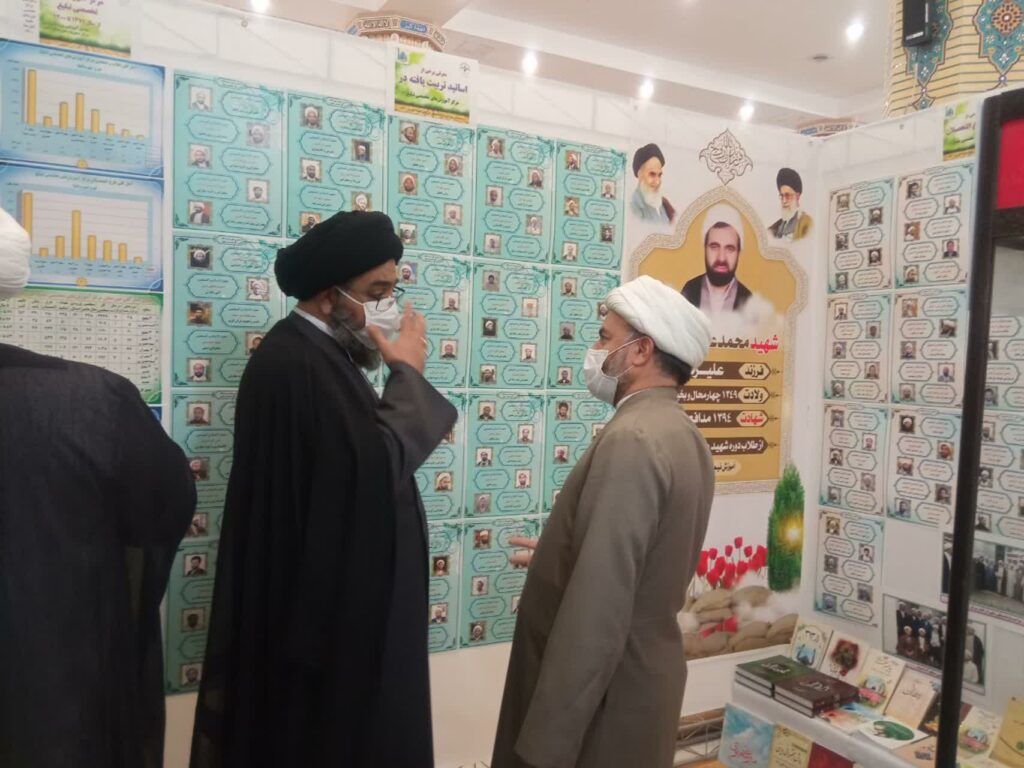 بازدید آیت الله سید مجتبی نورمفیدی از نمایشگاه دستاوردهای علمی موسسات و مراکز تخصصی حوزوی کشور – سال ۱۴۰۰