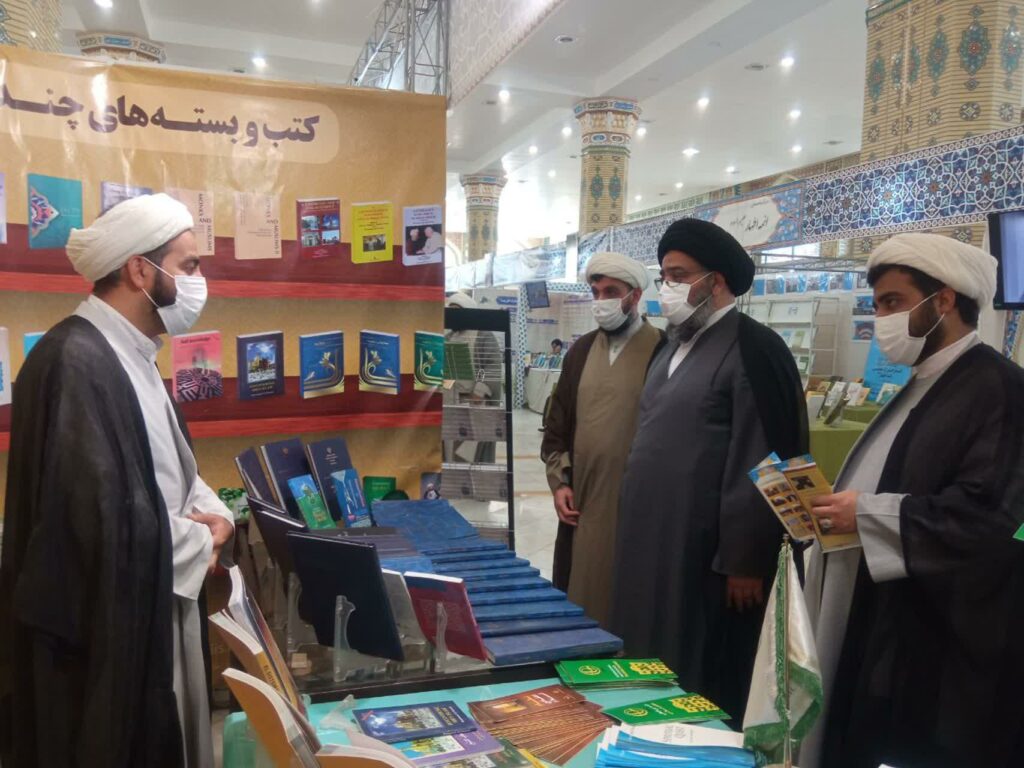 بازدید آیت الله سید مجتبی نورمفیدی از نمایشگاه دستاوردهای علمی موسسات و مراکز تخصصی حوزوی کشور – سال ۱۴۰۰