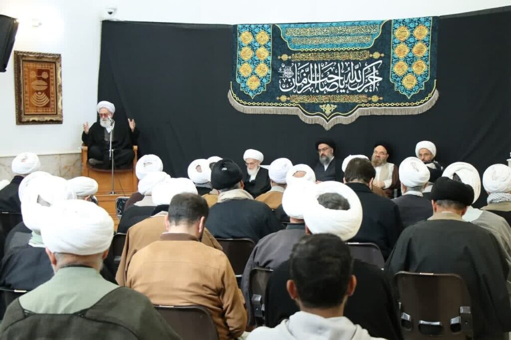 حضور در مراسم عزاداری به مناسبت شهادت امام موسی کاظم در بیت آیت الله نوری همدانی