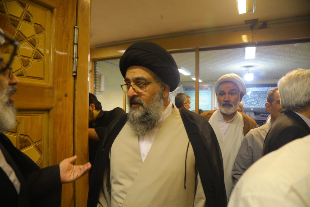 حضور آیت الله سیدمجتبی نورمفیدی در مراسم چهلمین شب درگذشت حجت الاسلام والمسلمین حسین نمازی