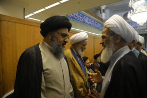 حضور آیت الله سیدمجتبی نورمفیدی در مراسم چهلمین شب درگذشت حجت الاسلام والمسلمین حسین نمازی