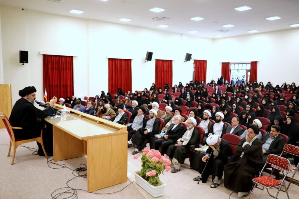 مراسم اختتامیه همایش ملی (( هویت عصری زنان در آئینه قرآن و حدیث ))