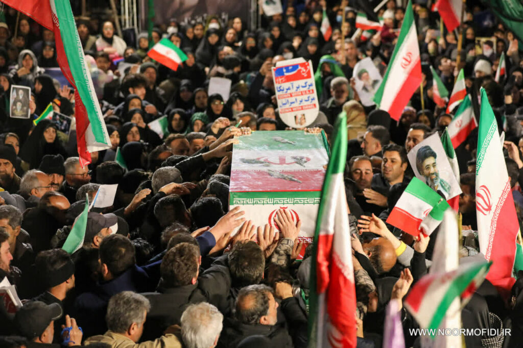 میثاق با امام شهید امت و بعیت با رهبر منتخب خبرگان ملت" حضرت آیت الله سیدمجتبی حسینی خامنه ای(حفظه الله) و مراسم وداع با پیکر مطهر شهید نیروی دریایی ارتش جمهوری اسلامی ایران، ناواستواریکم فرزین کمالی و حضور در ایستگاه صلواتی موکب علی بن موسی الرضا(ع) ااستان گلستان _ چهارشنبه ۲۰ اسفندماه ۱۴۰۴ میدان شهرداری گرگان