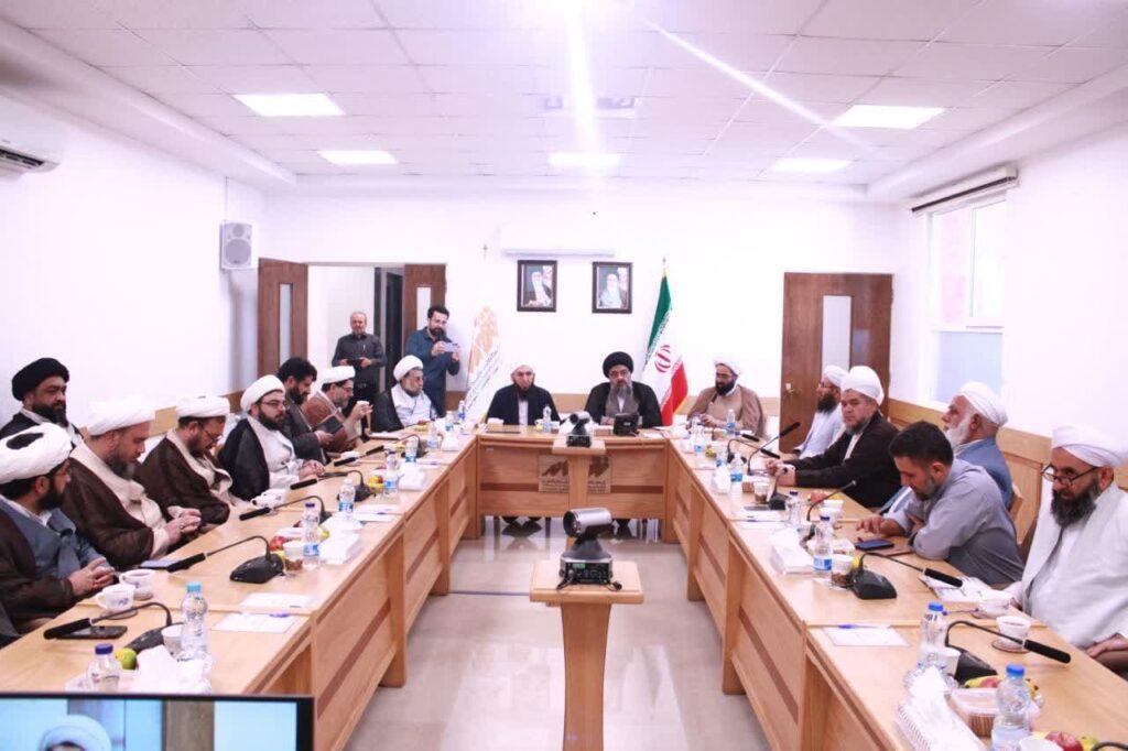 دیدار جمعی از طلاب و فضلای نخبه‌ی اهل‌سنت با آیت الله سید مجتبی نورمفیدی