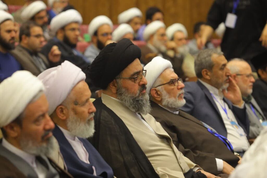 حضور آیت الله سیدمجتبی نورمفیدی در همایش صدمین سال باز تاسیس حوزه علمیه قم