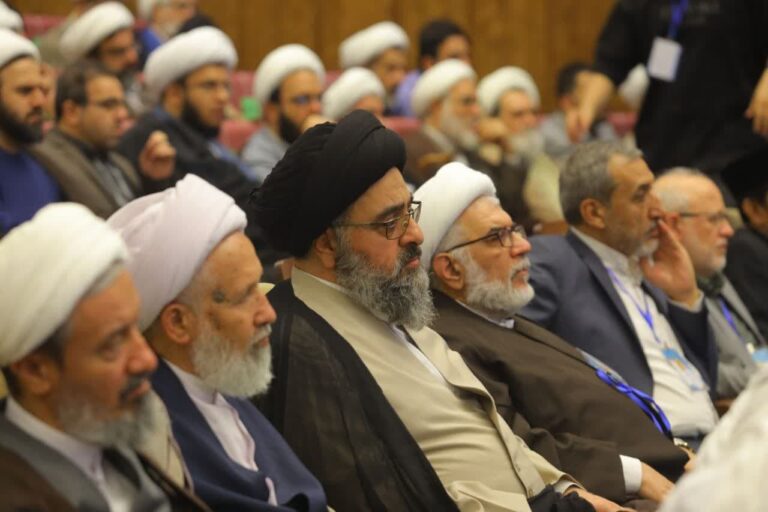 حضور آیت الله سیدمجتبی نورمفیدی در همایش صدمین سال باز تاسیس حوزه علمیه قم