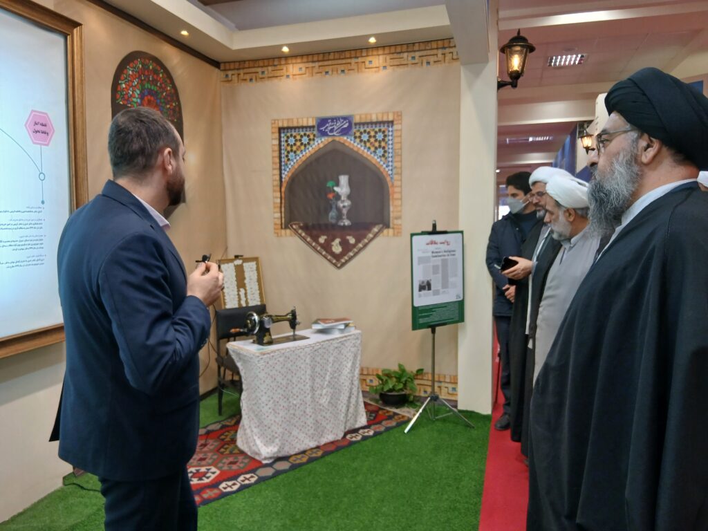  بازدید از نمایشگاه چهل سال بالندگی جامعه الزهرا