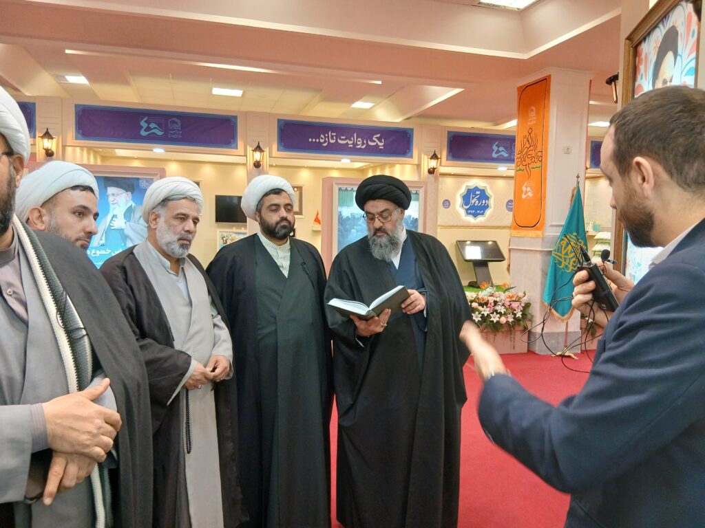  بازدید از نمایشگاه چهل سال بالندگی جامعه الزهرا