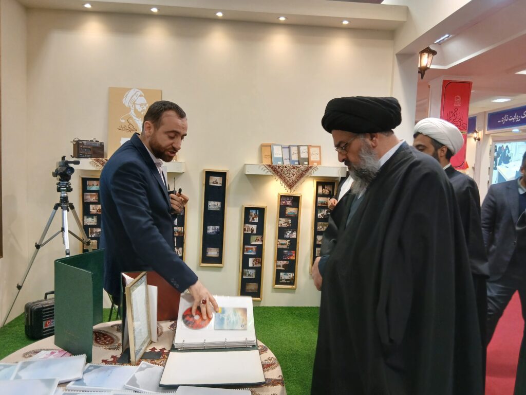  بازدید از نمایشگاه چهل سال بالندگی جامعه الزهرا