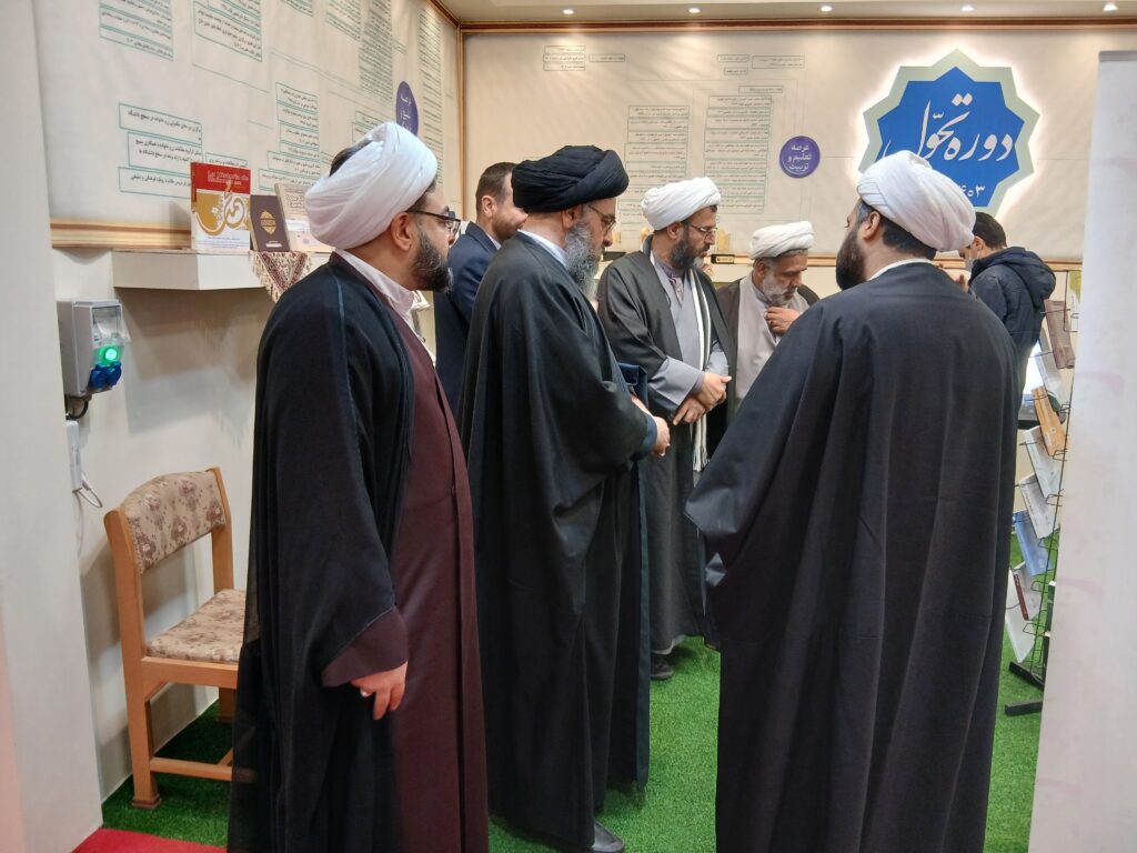  بازدید از نمایشگاه چهل سال بالندگی جامعه الزهرا