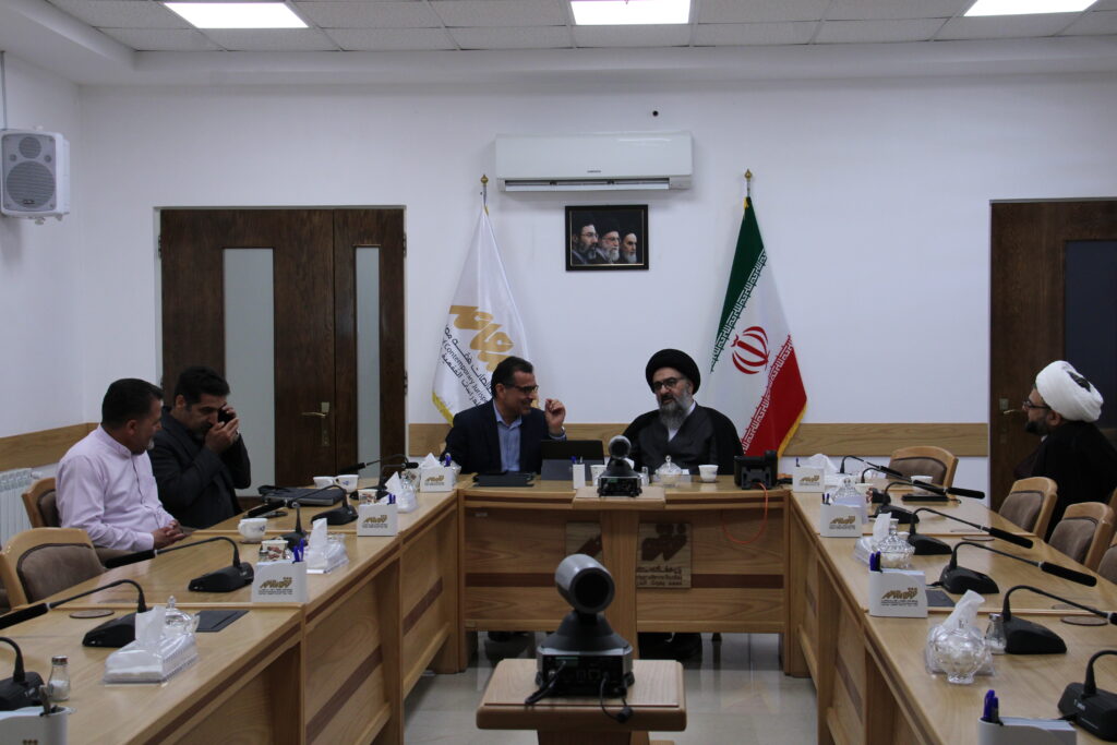 دیدار مدیر کل نوسازی مدارس استان مرکزی با آیت الله سید مجتبی نورمفیدی