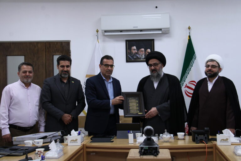 دیدار مدیر کل نوسازی مدارس استان مرکزی با آیت الله سید مجتبی نورمفیدی