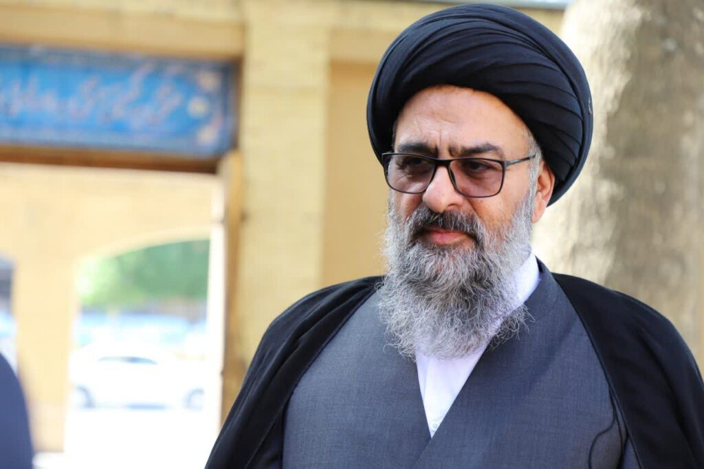 تجدید میثاق آیت‌الله سید مجتبی نورمفیدی با آرمان‌های بنیان گذار کبیر انقلاب اسلامی در بازدید از بیت امام خمینی(ره)