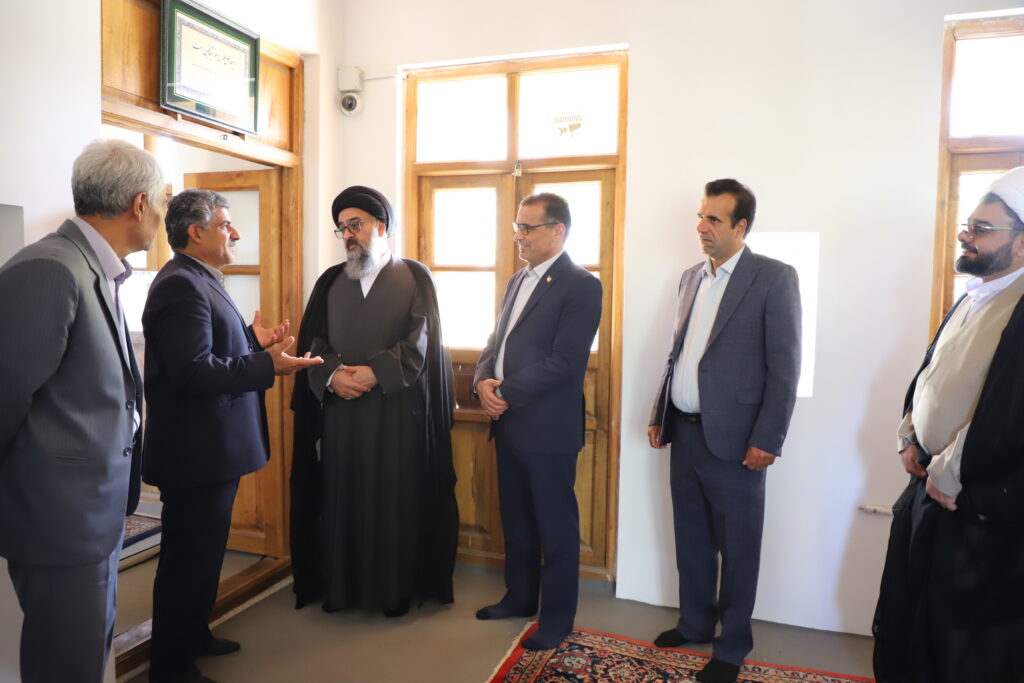 تجدید میثاق آیت‌الله سید مجتبی نورمفیدی با آرمان‌های بنیان گذار کبیر انقلاب اسلامی در بازدید از بیت امام خمینی(ره)