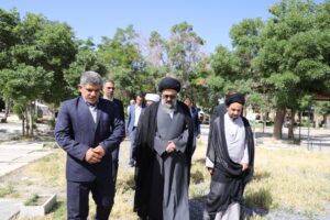 آیین غبارروبی و گلباران مزار شهدای شهرستان خمین با حضور آیت‌الله سید مجتبی نورمفیدی