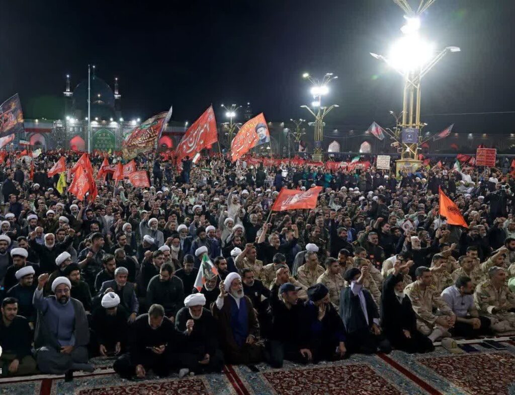 حضور آیت الله سید مجتبی نورمفیدی در مراسم بزرگداشت چهلم «آقای شهید ایران»حرم مطهر امام رضا علیه‌السلام،مشهد مقدس. 