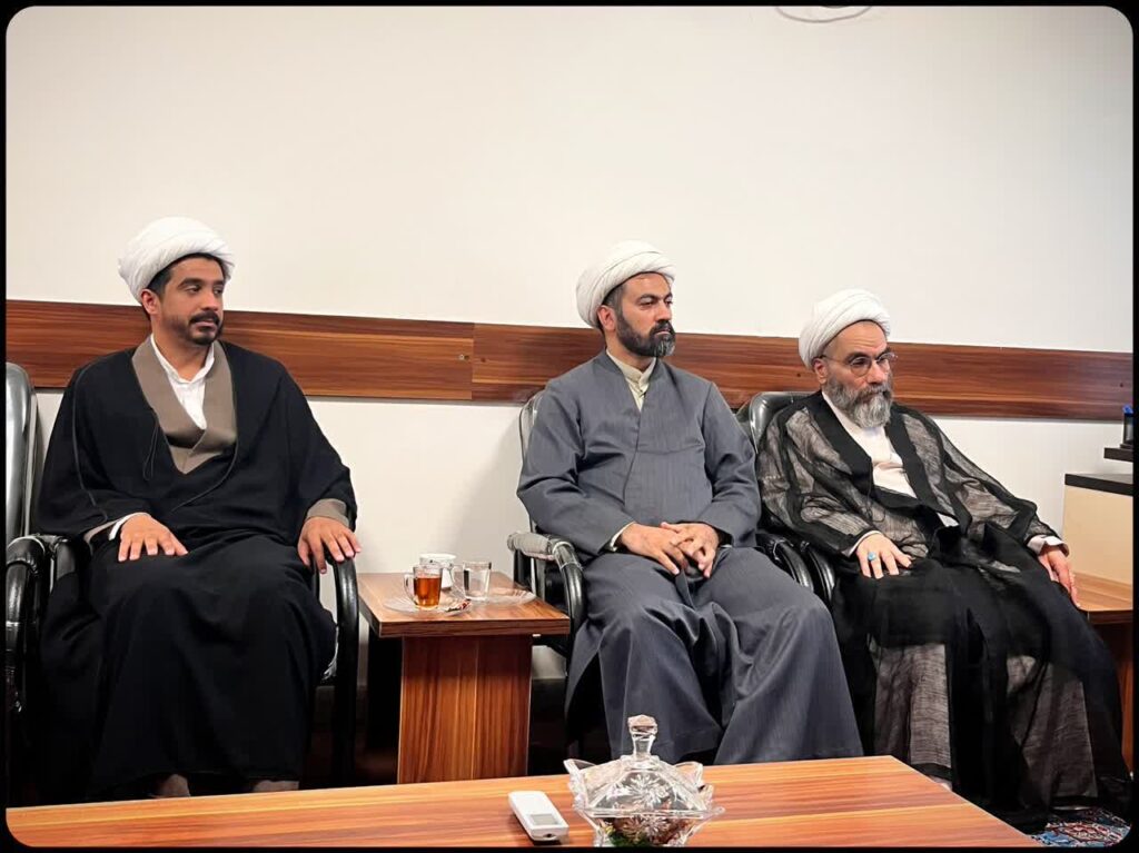 حضور حضرت آیت الله سیدمجتبی نورمفیدی در مدرسه علمیه امام خمینی ره گرگان و نشست صمیمی با مدیریت، معاونین و اساتید مدرسه.